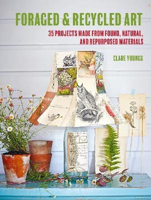 Foraged and Recycled Art(English, Paperback, Youngs Clare)