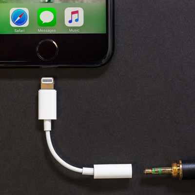 IMMUTABLE White Lightning Headphone Jack Adapter Connector Music Control J59 Phone Converter(IOS)