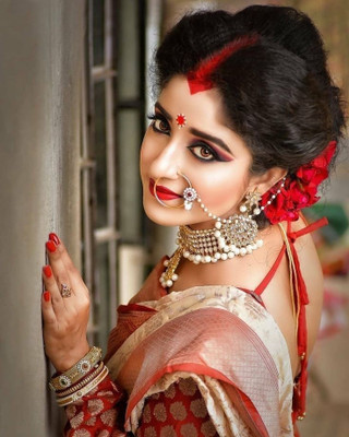 Amaryllis SINDOOR WITH BEAUTIFUL MULTICOLOR BOX SINDOOR Sindoor(Red)