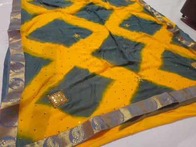 KHATRI AND SONS Printed, Geometric Print, Floral Print, Dyed, Checkered Bollywood Chiffon Saree(Grey)