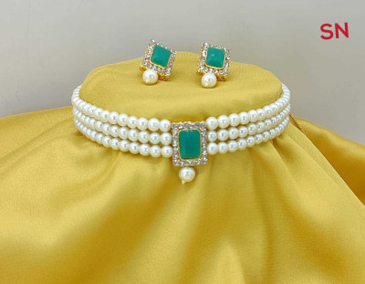 CHARBHUJA Alloy Gold-plated Green Jewellery Set(Pack of 1)
