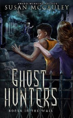 Ghost Hunters(English, Paperback, McCauley Susan)