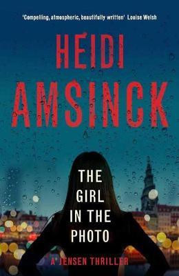 The Girl in the Photo(English, Hardcover, Amsinck Heidi)