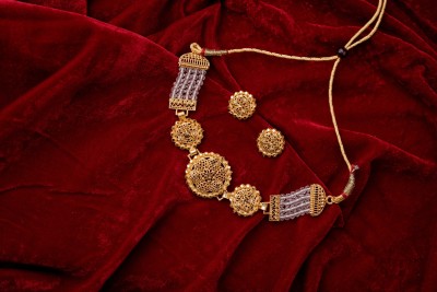 Krishna Selling Alloy Gold-plated White Jewellery Set(Pack of 1)