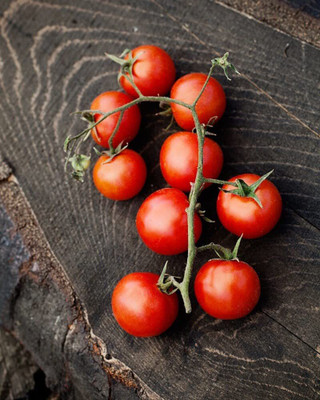 VibeX ® XLR-939 Large Red Cherry Tomato Seeds Seed(200 per packet)