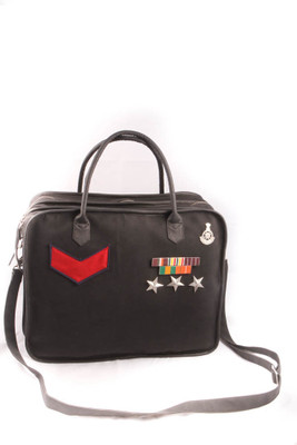 

Harp 15 inch Laptop Messenger Bag(Black)