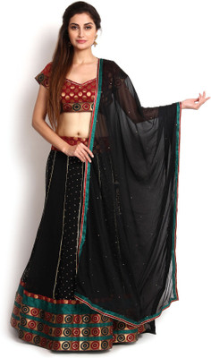 

Kasturi-B Swadeshi Karigari Self Design Lehenga, Choli and Dupatta Set(Red, Black, Black;red