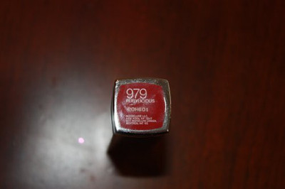 

Maybelline Sensational Rubylicious 979(Red)