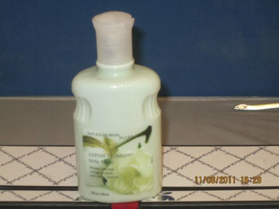 

Bath & Body Works cotton blossom pleasures collection body lotion 8 oz(240 ml)