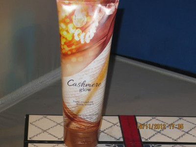 

Bath & Body Works Cashmere Glow Triple Moisture Body Cream(240 ml)