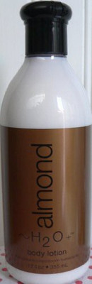 

Carolina Herrera H2O + Almond Body Lotion(360 ml)