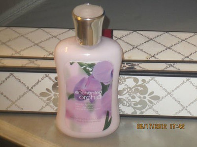 

Bath & Body Works Signature Collection Enchanted Orchid Body Lotion(240 ml)