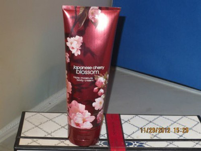 

Bath & Body Works Bath and Body Works Triple Moisture Body Cream, , Japanese Cherry Blossom(240 ml)