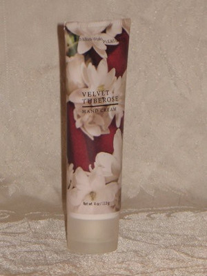 

Bath & Body Works Bath Body Works Velvet Tuberose Hand Cream, BIG(120 ml)
