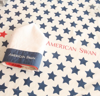 

American Swan White Napkins(2 Sheets)