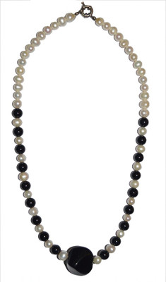 80% OFF on Bird In Blue Memoir - Black Agate Stone Necklace 80% OFF on Bird In Blue Memoir - Black Agate Stone Necklace