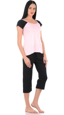 

Klamotten Women Solid Multicolor Top & Capri Set, Peach and black