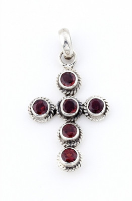 11% OFF on AAPNO RAJASTHAN Elegant Handcrafted Garnet Pendant In Silver_03 Silver Pendant