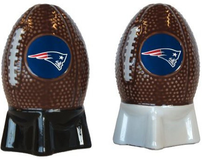 

Boelter Nfl New England Patriots Sculpted Football Shaped Salt And Pepper Shakers