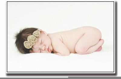 

Posterhouzz Baby sleeping with brown band Fine Art Print(12 inch X 18 inch, Rolled)