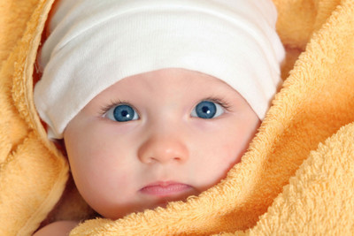 

Posterhouzz Baby's Love - Cute Baby in Yellow Towel Paper Print(12 inch X 18 inch, Rolled)