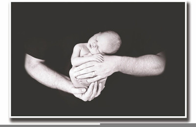 

Posterhouzz Baby in fathers hand Fine Art Print(12 inch X 18 inch, Rolled)