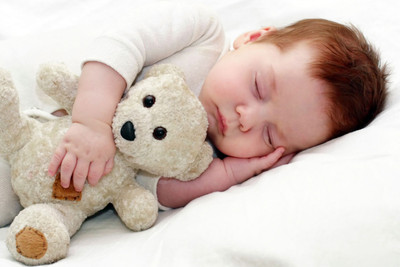 

Posterhouzz Baby's Love - Sleeping with Teddy Paper Print(12 inch X 18 inch, Rolled)