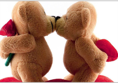 

Posterhouzz Teddy Kissing Paper Print(12 inch X 18 inch, Rolled)