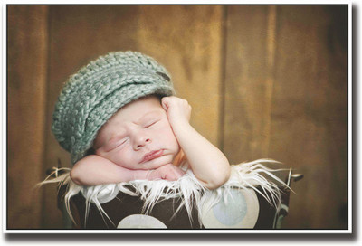 

Posterhouzz Baby with grey hat Fine Art Print(12 inch X 18 inch, Rolled)