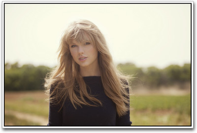 

Taylor Swift Photographic Paper(12 inch X 18 inch)