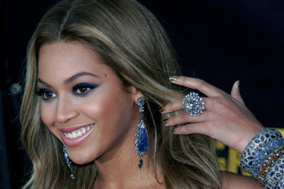 

Posterhouzz Beyonce Poster Paper Print(12 inch X 18 inch, Rolled)