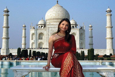 

Aishwarya Rai At Taj Mahal Paper Print(12 inch X 18 inch, Rolled)