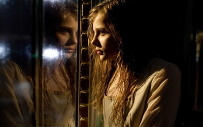 

Movie Let Me In Chloë Grace Moretz HD Wallpaper Background Paper Print(12 inch X 18 inch, Rolled)