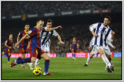 

Posterhouzz Andres Iniesta Free Kick (Football)Poster Paper Print(12 inch X 18 inch, Rolled)