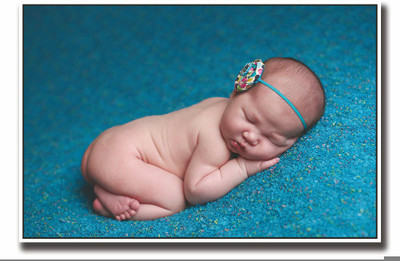 

Posterhouzz Cute baby sleeping on blue carpet Fine Art Print(12 inch X 18 inch, Rolled)