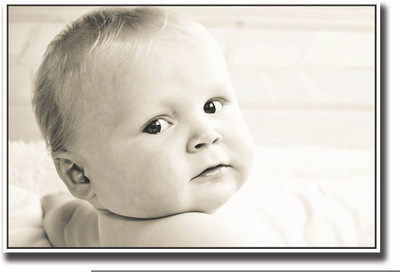 

Posterhouzz Baby looking back b&w Fine Art Print(12 inch X 18 inch, Rolled)