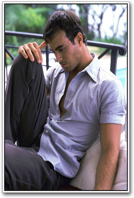 

Enrique Photographic Paper(18 inch X 12 inch)