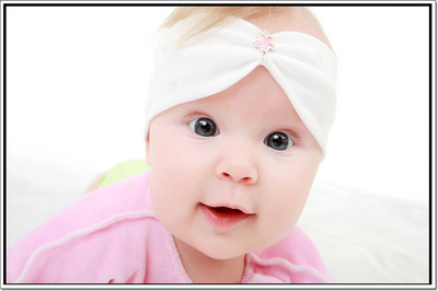 

Posterhouzz Baby in Hairband Poster Paper Print(12 inch X 18 inch, Rolled)