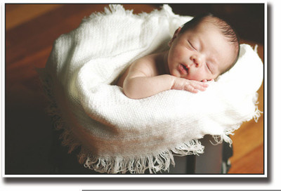 

Posterhouzz Baby sleeping inside a box Fine Art Print(12 inch X 18 inch, Rolled)