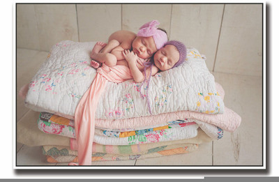 

Posterhouzz Two babies sleeping on quilt Fine Art Print(12 inch X 18 inch, Rolled)