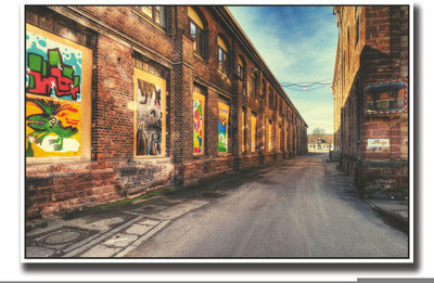 

Posterhouzz Building with wall graffiti Fine Art Print(12 inch X 18 inch, Rolled)