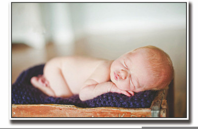 

Posterhouzz Cute Baby sleeping on wooden crate Fine Art Print(12 inch X 18 inch, Rolled)