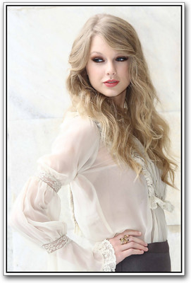 

Taylor Swift Photographic Paper(18 inch X 12 inch)