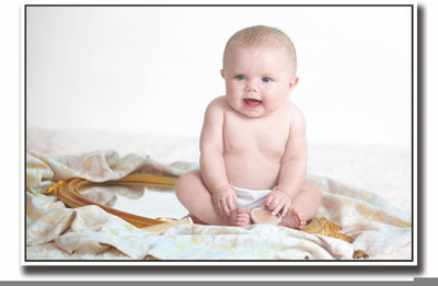 

Posterhouzz Baby sitting on mirror Fine Art Print(12 inch X 18 inch, Rolled)