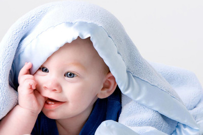 

Posterhouzz Baby's Love - Cute Baby with Blue Towel Paper Print(12 inch X 18 inch, Rolled)