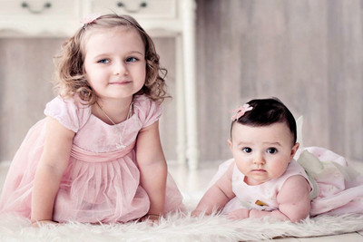 

Posterhouzz Baby's Love - Sweet Little Sisters Paper Print(12 inch X 18 inch, Rolled)