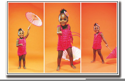 

Posterhouzz Girl with pink umbrella Fine Art Print(12 inch X 18 inch, Rolled)