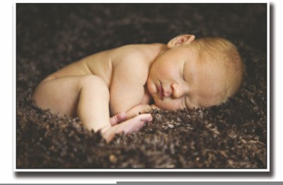 

Posterhouzz Baby on brown carpet Fine Art Print(12 inch X 18 inch, Rolled)