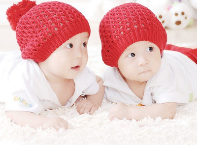 

Posterhouzz Cute Baby Twins In Red Cap Photographic Paper(12 inch X 18 inch, Rolled)