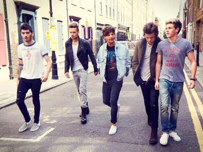 

Posterhouzz- One Direction Fine Art Print(12 inch X 18 inch, Rolled)